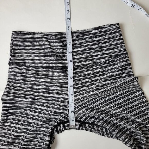 𝅺zyia Active Chevron Striped Crop Leggings High Rise Black White 6-8 - Picture 8 of 10